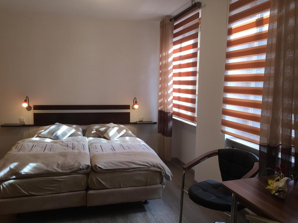 Hotel Zur Dorfschaenke Klotten Exteriér fotografie