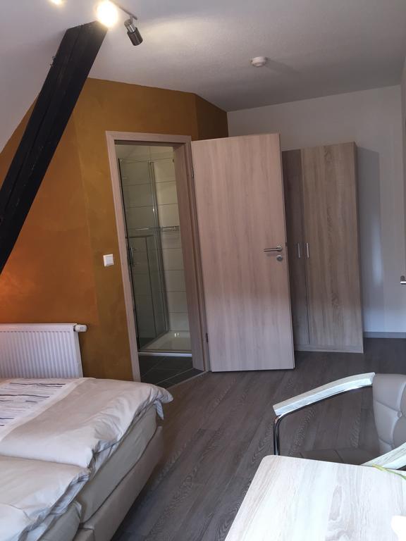 Hotel Zur Dorfschaenke Klotten Exteriér fotografie