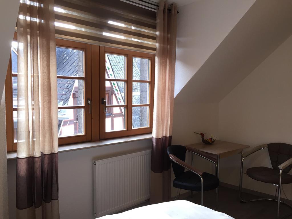 Hotel Zur Dorfschaenke Klotten Pokoj fotografie