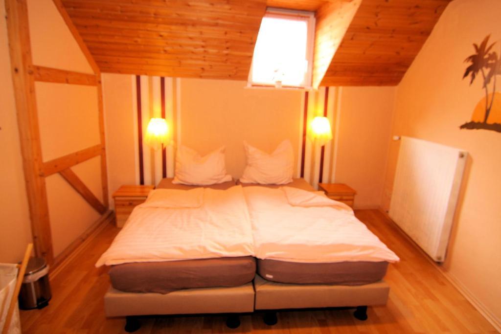 Hotel Zur Dorfschaenke Klotten Pokoj fotografie