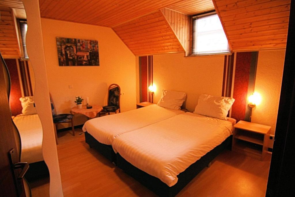 Hotel Zur Dorfschaenke Klotten Pokoj fotografie