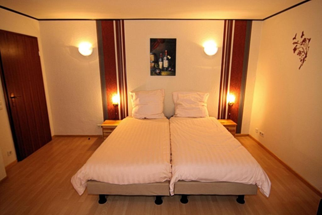 Hotel Zur Dorfschaenke Klotten Pokoj fotografie