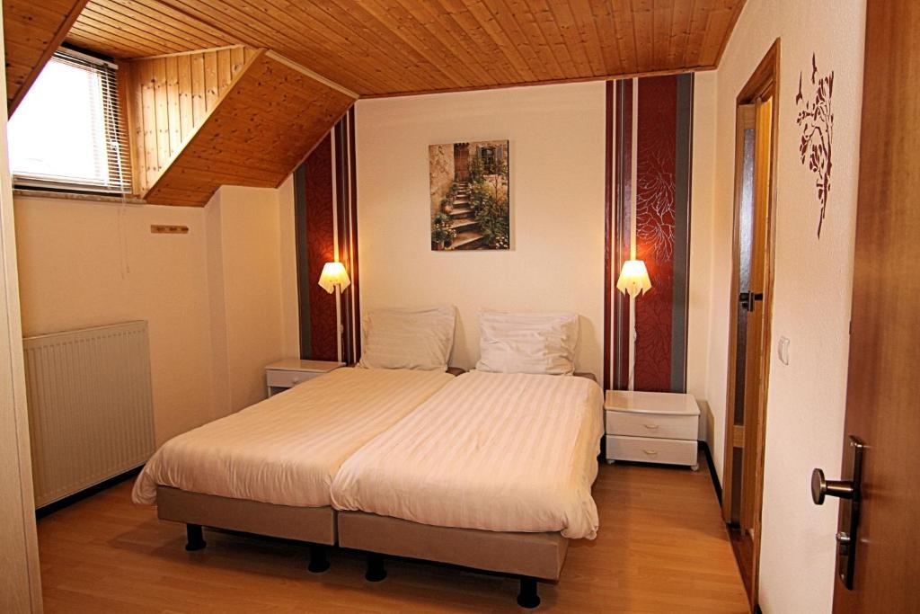 Hotel Zur Dorfschaenke Klotten Pokoj fotografie