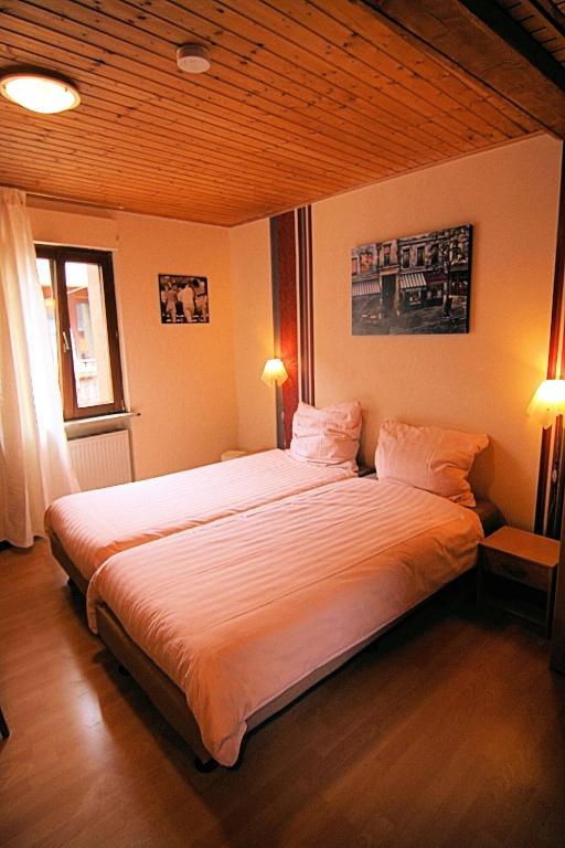 Hotel Zur Dorfschaenke Klotten Pokoj fotografie