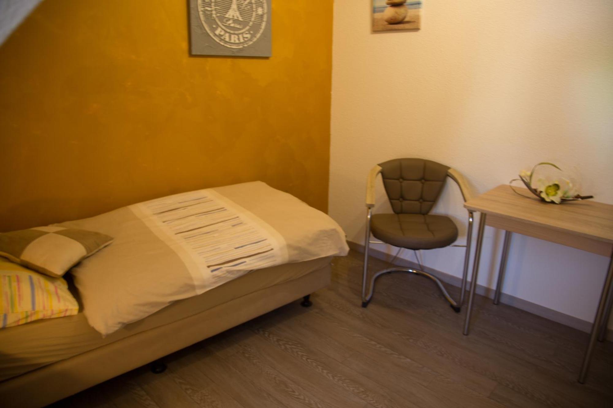 Hotel Zur Dorfschaenke Klotten Pokoj fotografie