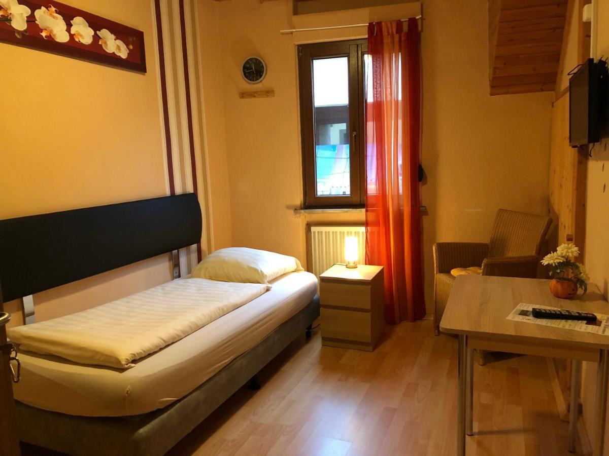 Hotel Zur Dorfschaenke Klotten Exteriér fotografie